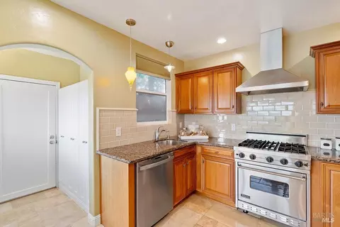 Kitchen - 199 Harrier Ave, Vallejo, CA 94590 photo 2 of 4