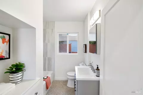 Bath - 199 Harrier Ave, Vallejo, CA 94590 photo 1 of 2