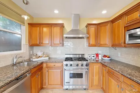Kitchen - 199 Harrier Ave, Vallejo, CA 94590 photo 3 of 4