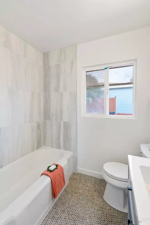 Bath - 199 Harrier Ave, Vallejo, CA 94590 photo 2 of 2