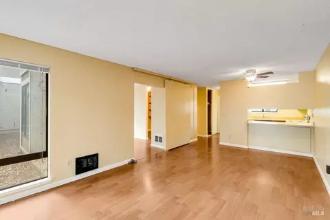 900 Southampton Rd #11, Benicia, CA 94510