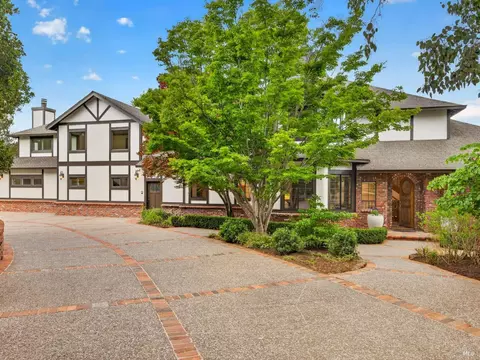 10 Lockton Ln, Novato, CA 94945