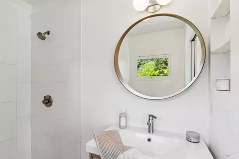 Bath - 473 Montecito Ave, Corte Madera, CA 94925 photo 1 of 2