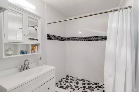 Bath - 470 E O St, Benicia, CA 94510 photo 11 of 11