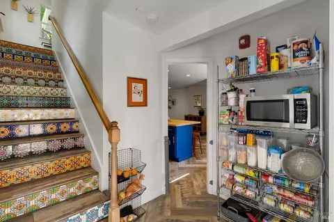 Entry Way - 470 E O St, Benicia, CA 94510 photo 5 of 10