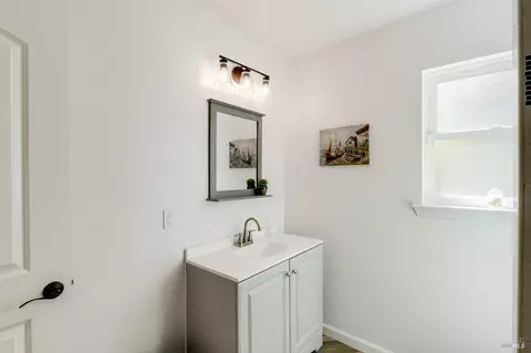 Bath - 470 E O St, Benicia, CA 94510 photo 2 of 11