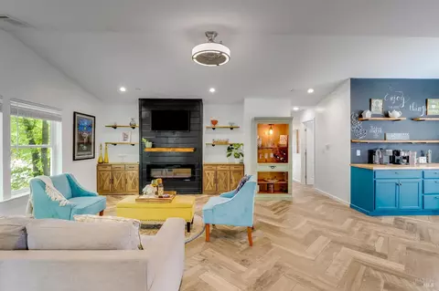 Living - 470 E O St, Benicia, CA 94510 photo 1 of 6