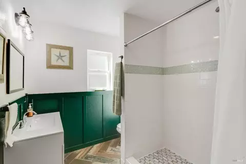 Bath - 470 E O St, Benicia, CA 94510 photo 6 of 11