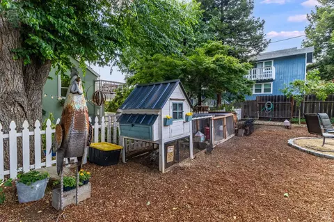 Exterior - 470 E O St, Benicia, CA 94510 photo 12 of 39
