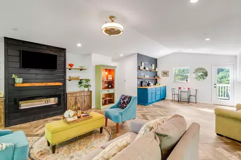 Living - 470 E O St, Benicia, CA 94510 photo 6 of 6