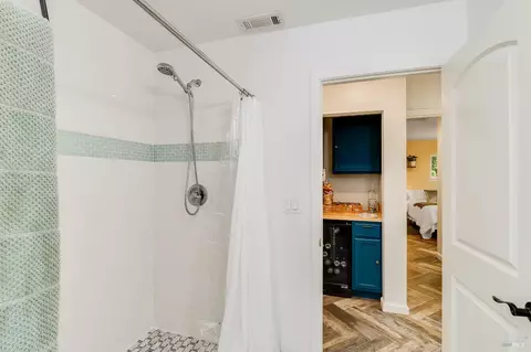 Bath - 470 E O St, Benicia, CA 94510 photo 8 of 11