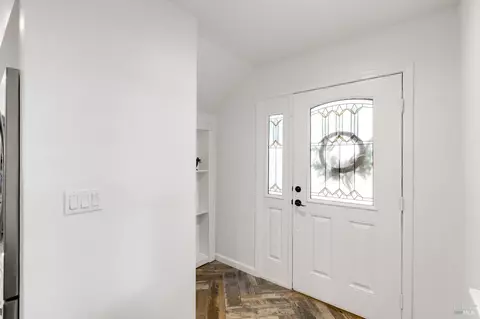 Entry Way - 470 E O St, Benicia, CA 94510 photo 1 of 10