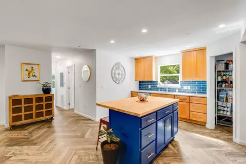 Kitchen - 470 E O St, Benicia, CA 94510 photo 6 of 6