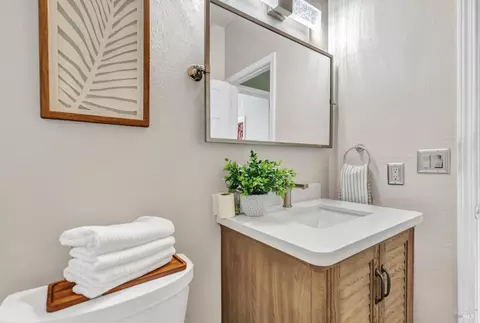 Bath - 1102 Hickory Ave, Fairfield, CA 94533 photo 3 of 12