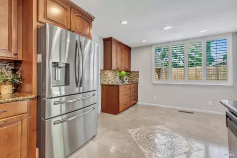 Kitchen - 1102 Hickory Ave, Fairfield, CA 94533 photo 7 of 9