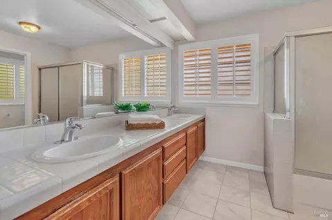 Bath - 1102 Hickory Ave, Fairfield, CA 94533 photo 4 of 12