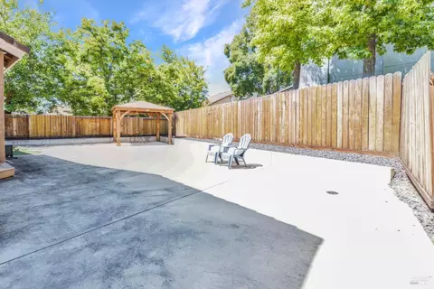 Exterior - 1102 Hickory Ave, Fairfield, CA 94533 photo 2 of 16