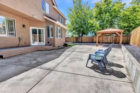 Exterior - 1102 Hickory Ave, Fairfield, CA 94533 photo 5 of 16
