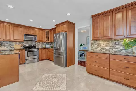 Kitchen - 1102 Hickory Ave, Fairfield, CA 94533 photo 4 of 9