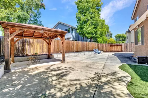Exterior - 1102 Hickory Ave, Fairfield, CA 94533 photo 9 of 16