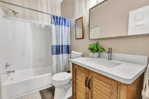 Bath - 1102 Hickory Ave, Fairfield, CA 94533 photo 1 of 12