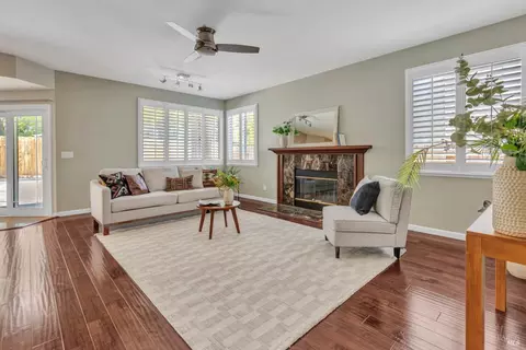 Living - 1102 Hickory Ave, Fairfield, CA 94533 photo 4 of 6