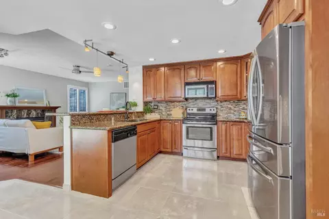 Kitchen - 1102 Hickory Ave, Fairfield, CA 94533 photo 5 of 9