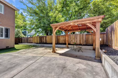Exterior - 1102 Hickory Ave, Fairfield, CA 94533 photo 6 of 16