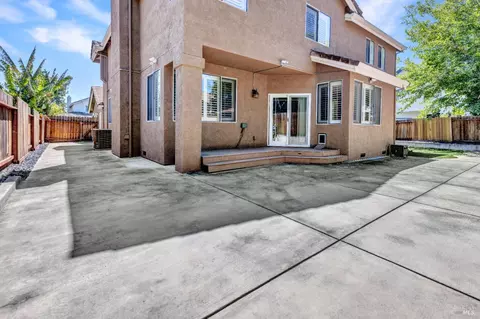 Exterior - 1102 Hickory Ave, Fairfield, CA 94533 photo 4 of 16