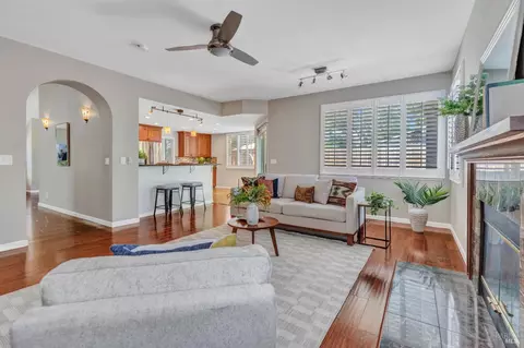 Living - 1102 Hickory Ave, Fairfield, CA 94533 photo 5 of 6