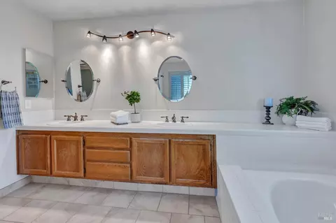 Bath - 1102 Hickory Ave, Fairfield, CA 94533 photo 9 of 12