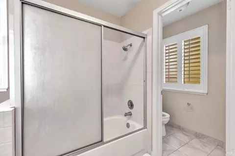 Bath - 1102 Hickory Ave, Fairfield, CA 94533 photo 7 of 12