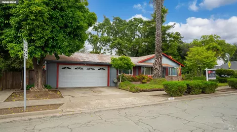417 W 8th St, Santa Rosa, CA 95401