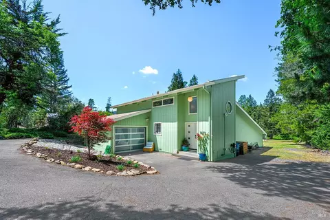5675 St Helena Rd NE, Santa Rosa, CA 95404