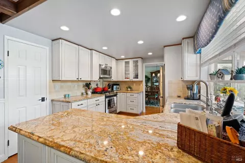 Kitchen - 117 Lancaster Way, Vallejo, CA 94591 photo 4 of 5