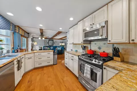 Kitchen - 117 Lancaster Way, Vallejo, CA 94591 photo 2 of 5