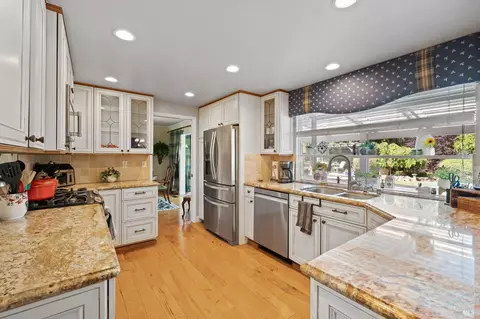 Kitchen - 117 Lancaster Way, Vallejo, CA 94591 photo 3 of 5