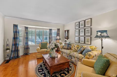 Living - 117 Lancaster Way, Vallejo, CA 94591 photo 1 of 4