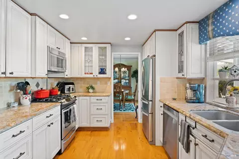 Kitchen - 117 Lancaster Way, Vallejo, CA 94591 photo 5 of 5