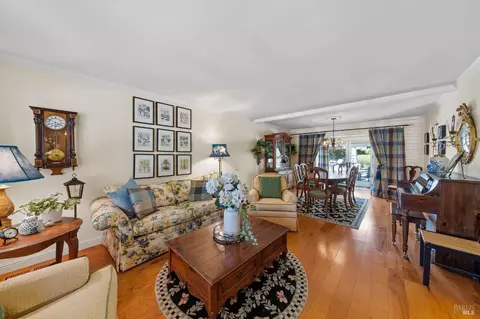 Living - 117 Lancaster Way, Vallejo, CA 94591 photo 2 of 4