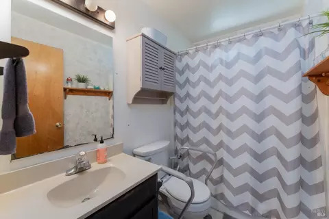 Bath - 1618 Daphne Dr, Willits, CA 95490 photo 2 of 2
