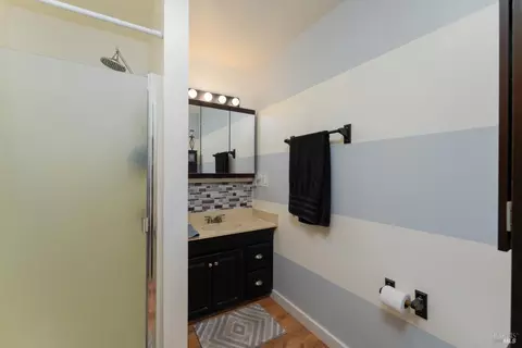 Bath - 1618 Daphne Dr, Willits, CA 95490 photo 1 of 2