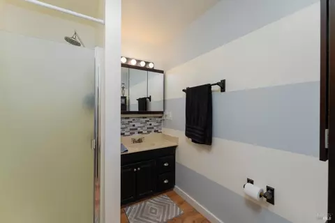Bath - 1618 Daphne Dr, Willits, CA 95490 photo 1 of 2