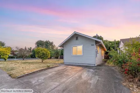 402 Grove Ave, Ukiah, CA 95482