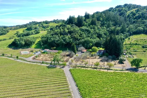 5520 W Soda Rock Ln, Healdsburg, CA 95448