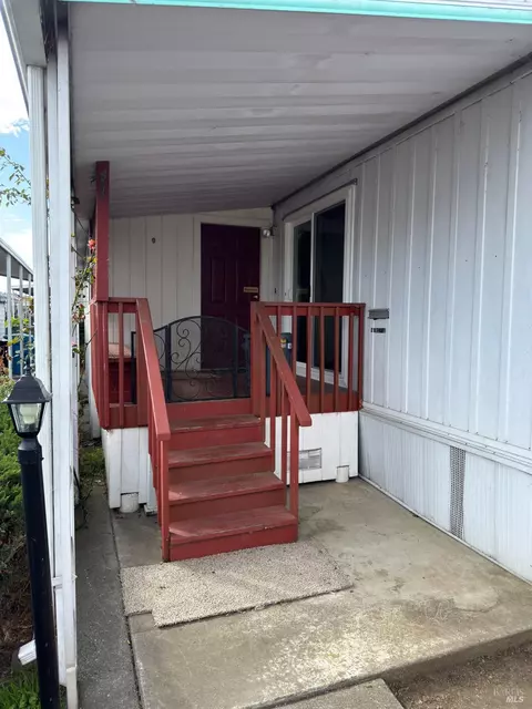 76 Heliotrope St, Vallejo, CA 94589 photo 2
