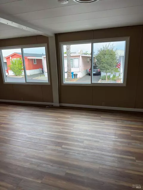 76 Heliotrope St, Vallejo, CA 94589 photo 6