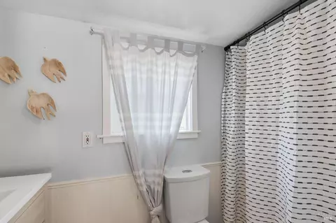 Bath - 75 Ocean View Ave, Dillon Beach, CA 94929 photo 2 of 4