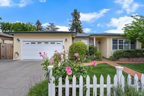 2020 Vista Ln, Petaluma, CA 94954