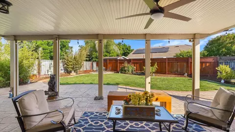 937 Pinehurst Ct, Vacaville, CA 95688